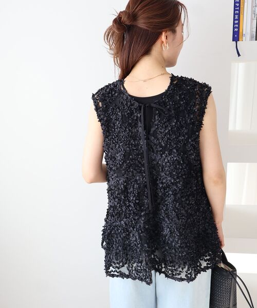 le.coeur blanc(ルクールブラン)の「TORRAZZO DONNA別注フラワーレースノースリ(シャツ/ブラウス・レディース・ホワイト/ブラック・38)」の4枚目の写真