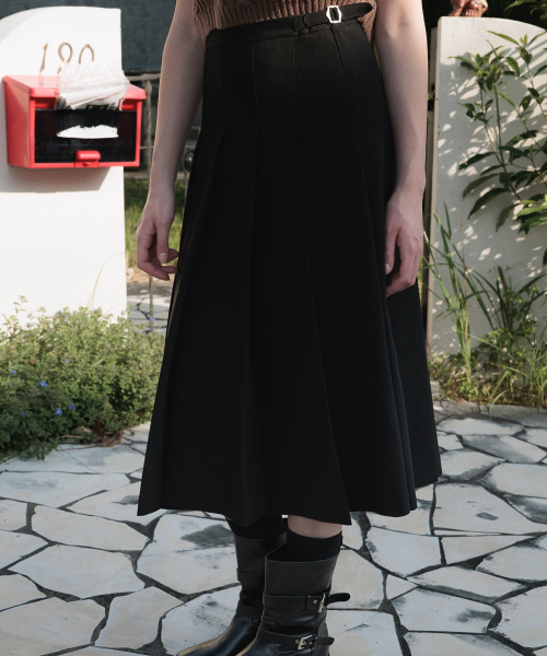 DEHEVE（デヘヴェ）の「Buckle Pleats Long Skirt [Black]（スカート・レディース・ブラック・SMALL/MEDIUM）」の3枚目の写真