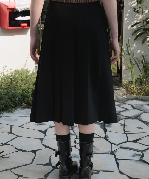 DEHEVE（デヘヴェ）の「Buckle Pleats Long Skirt [Black]（スカート・レディース・ブラック・SMALL/MEDIUM）」の4枚目の写真