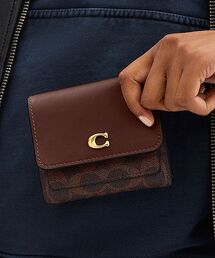 COACH（コーチ）の「ミラ スモール フラップ ウォレット・シグネチャー キャンバス（財布）」