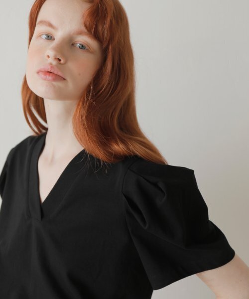PAUL&ALICE(ポール&アリス)の「PUFF V NECK TEE / BLACK(Tシャツ/カットソー・レディース・ブラック・FREE)」の3枚目の写真