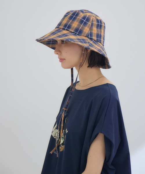 KATHARINE ROSS(キャサリンロス)の「【KATHARINE ROSS】【JUNK PRODUCTIONS】【UV/COOL/撥水/ウォッシャブル】チェック柄 ストラップ付バケットハット(ハット・レディース・ブルー/オレンジ・MEDIUM)」の22枚目の写真