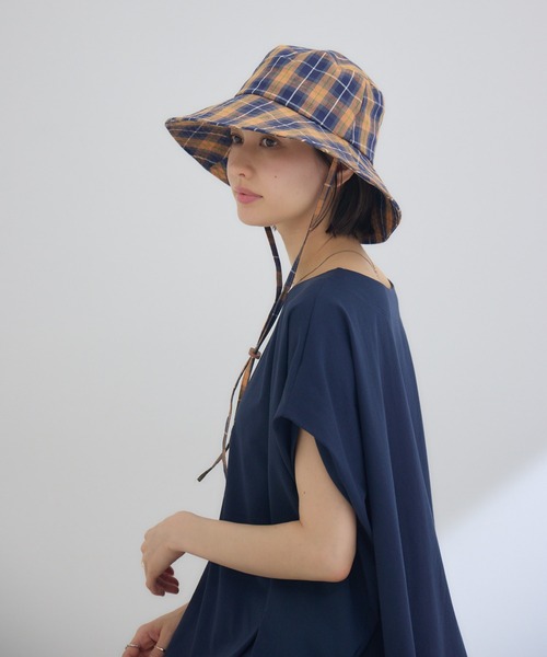 KATHARINE ROSS(キャサリンロス)の「【KATHARINE ROSS】【JUNK PRODUCTIONS】【UV/COOL/撥水/ウォッシャブル】チェック柄 ストラップ付バケットハット(ハット・レディース・ブルー/オレンジ・MEDIUM)」の5枚目の写真