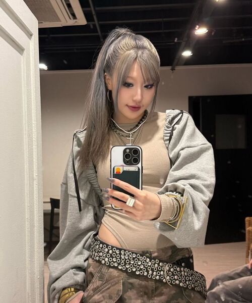 MILK ASH AND DOLLS(ミルク アッシュ アンド ドールズ)の「クロップトシュラッグフードパーカー - メランジ(パーカー・レディース・グレー・MEDIUM/LARGE)」の4枚目の写真