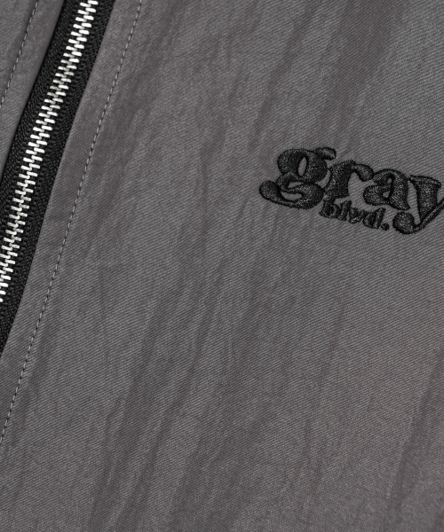 GRAYBLVD（グレイブラバット）の「メロウグロッシーウィンドブレーカージャケット (グレー)（ナイロンジャケット・レディース・その他・MEDIUM/LARGE）」の2枚目の写真
