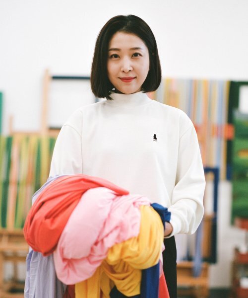 YALE(イェール)の「コンフォータブルモックネック長袖Tシャツブラウン(Tシャツ/カットソー・レディース・その他・MEDIUM/SMALL/X-LARGE/X-SMALL/XX-LARGE/LARGE)」の7枚目の写真