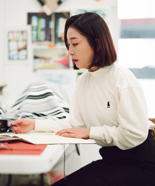 YALE(イェール)の「コンフォータブルモックネック長袖Tシャツブラウン(Tシャツ/カットソー・レディース・その他・MEDIUM/SMALL/X-LARGE/X-SMALL/XX-LARGE/LARGE)」の9枚目の写真