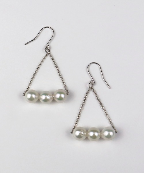 Seashore Uwajima Akoya Pearls（シーショアウワジマアコヤシンジュ）の「あこや真珠 3珠付 トライアングル ピアス（ピアス（両耳用）・レディース・ホワイト×シルバー・ONESIZE）」の6枚目の写真