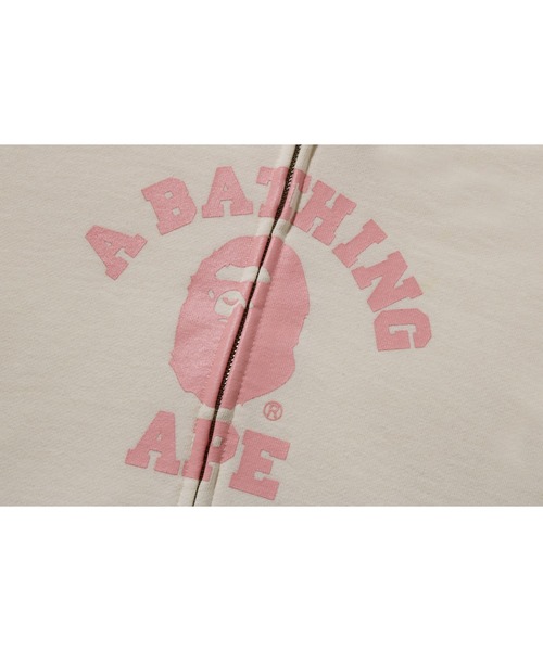 A BATHING APE(アベイシングエイプ)の「COLLEGE ZIP HOODIE(パーカー・レディース・ピンク/アイボリー・MEDIUM/SMALL)」の6枚目の写真