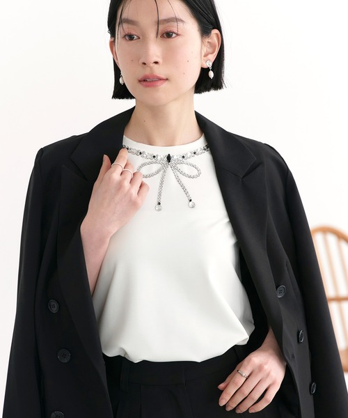 RUIRUE BOUTIQUE(ルイルエブティック)の「洗える ストレッチ | ドレスTシャツ ( ビジュー リボン ) | トップス・Tシャツ・カットソー・半袖Tシャツ・きれいめTシャツ・白Tシャツ(Tシャツ/カットソー・レディース・ブラック/ホワイト/ピンク・L/M)」の2枚目の写真