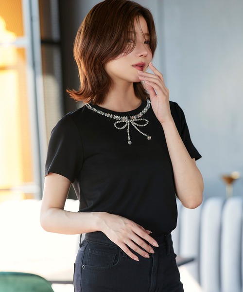 RUIRUE BOUTIQUE(ルイルエブティック)の「洗える ストレッチ | ドレスTシャツ ( ビジュー リボン ) | トップス・Tシャツ・カットソー・半袖Tシャツ・きれいめTシャツ・白Tシャツ(Tシャツ/カットソー・レディース・ブラック/ホワイト/ピンク・L/M)」の3枚目の写真
