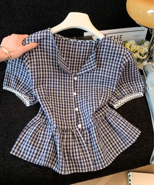 LUCPY(ラクピー)の「ギンガムチェックペプラムブラウス(シャツ/ブラウス・レディース・ネイビー/ブルー・LARGE/MEDIUM/SMALL)」の2枚目の写真