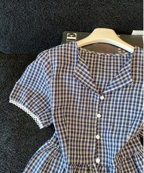 LUCPY(ラクピー)の「ギンガムチェックペプラムブラウス(シャツ/ブラウス・レディース・ネイビー/ブルー・LARGE/MEDIUM/SMALL)」の4枚目の写真