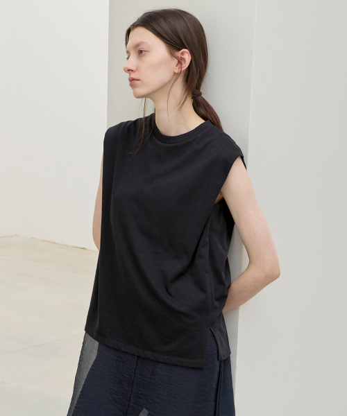 LEVAR(レバー)の「Relaxed Shoulder Sleeveless T-shirt - Black(Tシャツ/カットソー・レディース・その他・FREE)」の1枚目の写真