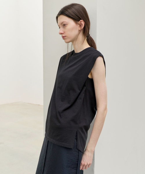 LEVAR(レバー)の「Relaxed Shoulder Sleeveless T-shirt - Black(Tシャツ/カットソー・レディース・その他・FREE)」の2枚目の写真