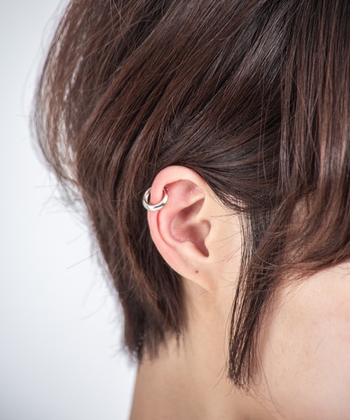 TOM WOOD（トムウッド）の「【TOMWOOD】Ear Cuff Slim　 シルバー イヤーカフ　ユニセックス（イヤーカフ・レディース・シルバー・S/M）」の8枚目の写真