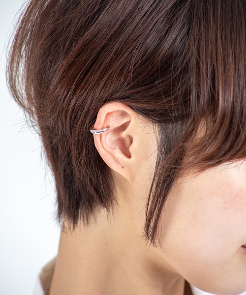 TOM WOOD（トムウッド）の「【TOMWOOD】Ear Cuff Slim　 シルバー イヤーカフ　ユニセックス（イヤーカフ・レディース・シルバー・S/M）」の4枚目の写真