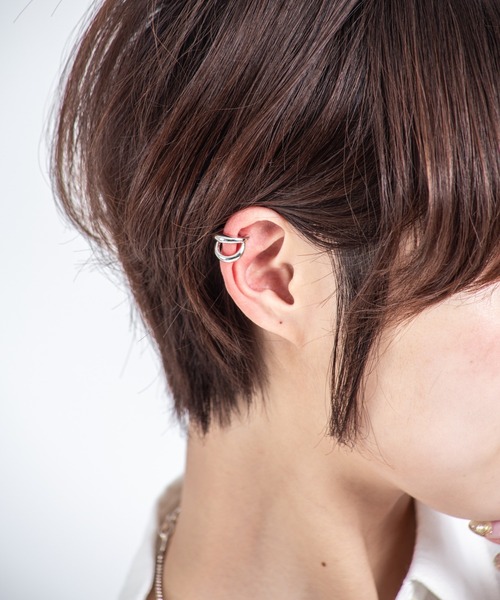 TOM WOOD（トムウッド）の「【TOMWOOD】Ear Cuff Slim　 シルバー イヤーカフ　ユニセックス（イヤーカフ・レディース・シルバー・S/M）」の2枚目の写真