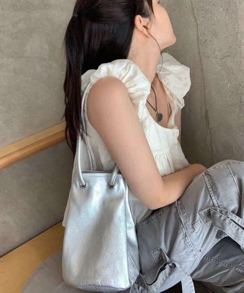 Aelina(エリナ)の「スクエアネックラインショートブラウス(シャツ/ブラウス・レディース・ホワイト/ベージュ/ブラック・FREE)」の18枚目の写真