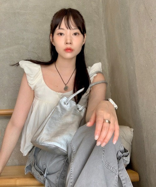 Aelina(エリナ)の「スクエアネックラインショートブラウス(シャツ/ブラウス・レディース・ホワイト/ベージュ/ブラック・FREE)」の20枚目の写真