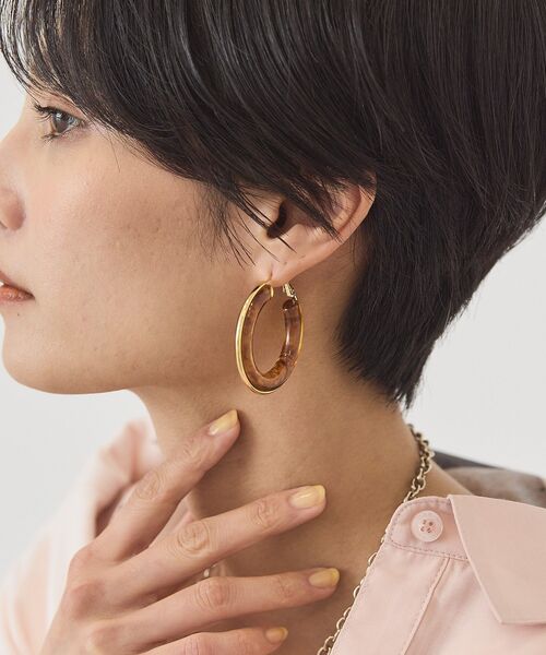 AMERICAN HOLIC(アメリカンホリック)の「【ステンレス】トートイズライクフープピアス(ピアス(両耳用)・レディース・ブラウン/ホワイト・FREE)」の2枚目の写真