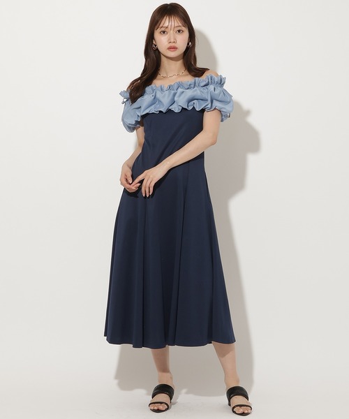 AND COUTURE(アンドクチュール)の「オフショルフリルカットワンピース(ワンピース・レディース・ブラック/チャコールグレー/ネイビー・FREE)」の16枚目の写真