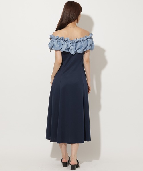 AND COUTURE(アンドクチュール)の「オフショルフリルカットワンピース(ワンピース・レディース・ブラック/チャコールグレー/ネイビー・FREE)」の18枚目の写真