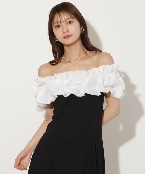 AND COUTURE(アンドクチュール)の「オフショルフリルカットワンピース(ワンピース・レディース・ブラック/チャコールグレー/ネイビー・FREE)」の7枚目の写真