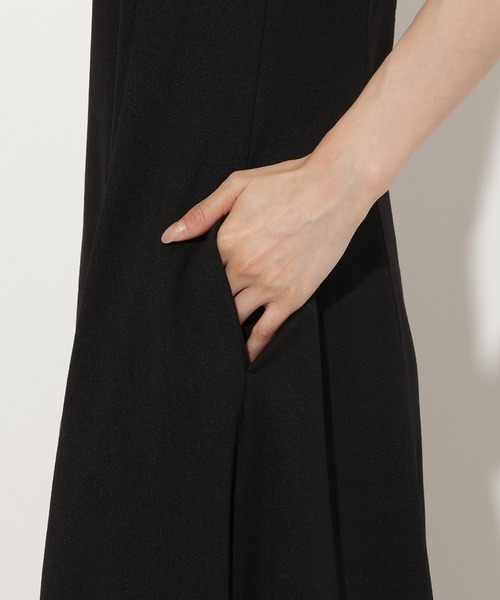 AND COUTURE(アンドクチュール)の「オフショルフリルカットワンピース(ワンピース・レディース・ブラック/チャコールグレー/ネイビー・FREE)」の9枚目の写真