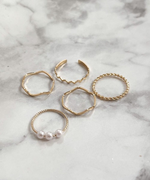 yu-ka(ユーカ)の「YU-KA:デザインリングセット Design Ring Set(リング・レディース・ゴールド・FREE)」の2枚目の写真