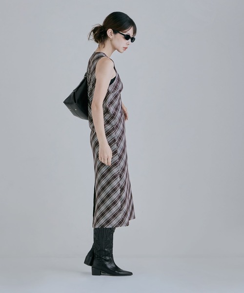 etoll.（エトル）の「チェック柄アメリカンスリーブミディワンピース（ワンピース・レディース・ネイビー/ブラウン・FREE）」の4枚目の写真