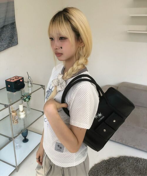 COIRIS(コイリス)の「トークポケットダッフルショルダーバッグ (5カラー)(ショルダーバッグ・レディース・ブラック/チャコールグレー/バーガンディー/ライトブルー/ブラック系その他2・FREE)」の6枚目の写真