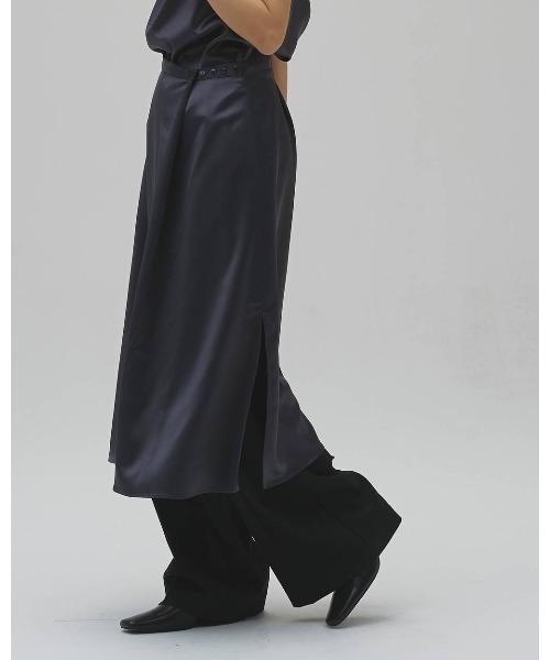TODAYFUL(トゥデイフル)の「Asymmetry Satin Dress 12610322(ワンピース・メンズ・インディゴブルー/ブラウン・36/38)」の8枚目の写真