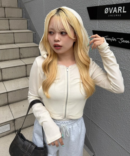 continuer de NICE CLAUP(コンティニューデナイスクラップ)の「【UVカット率90%】刺しゅうUVカットスクエアパーカー(Tシャツ/カットソー・レディース・ブラック/ピンク/アイボリー/ブラウン/ドット/ブラック系その他・FREE)」の2枚目の写真