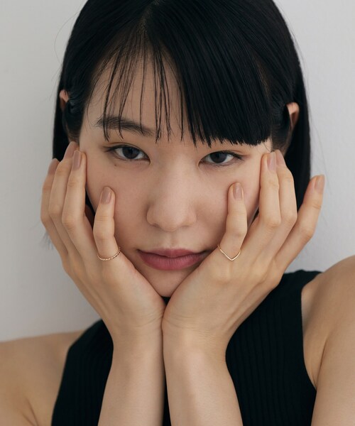 COCOSHNIK ONKITSCH(ココシュニックオンキッチュ)の「K10Vラインピンキーリング(リング・レディース・イエローゴールド・03/05)」の7枚目の写真