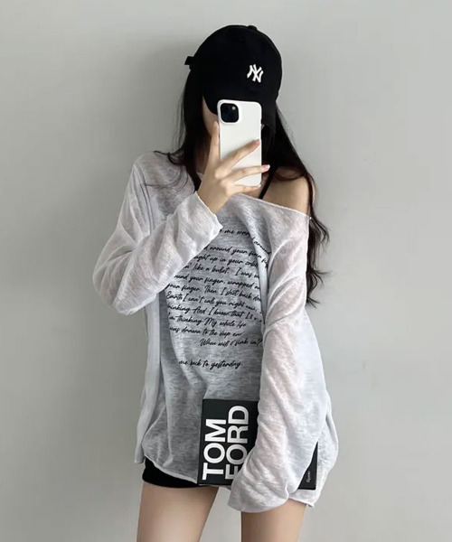VIVID LADY(ビビッドレディー)の「レタリングプリント ボートネック シアー 長袖トップス(Tシャツ/カットソー・レディース・ブラック/グレー/アイボリー/ベージュ・FREE)」の11枚目の写真