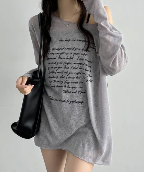 VIVID LADY(ビビッドレディー)の「レタリングプリント ボートネック シアー 長袖トップス(Tシャツ/カットソー・レディース・ブラック/グレー/アイボリー/ベージュ・FREE)」の20枚目の写真