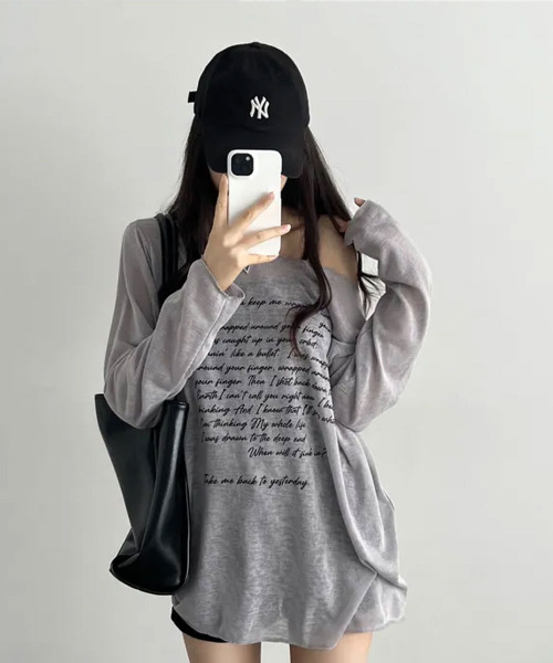 VIVID LADY(ビビッドレディー)の「レタリングプリント ボートネック シアー 長袖トップス(Tシャツ/カットソー・レディース・ブラック/グレー/アイボリー/ベージュ・FREE)」の21枚目の写真