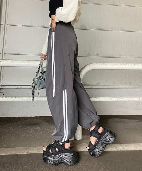 non-hedge(ノンヘッジ)の「ライントラックワイドパンツ(その他パンツ・レディース・ネイビー/ライトグレー/ブラック/チャコールグレー・FREE)」の8枚目の写真