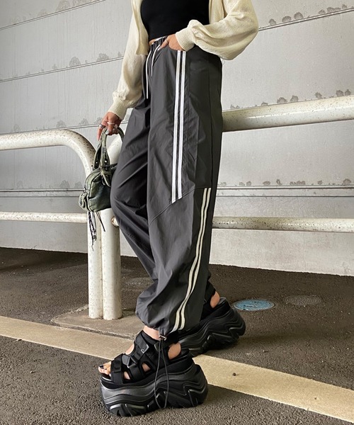 non-hedge(ノンヘッジ)の「ライントラックワイドパンツ(その他パンツ・レディース・ネイビー/ライトグレー/ブラック/チャコールグレー・FREE)」の12枚目の写真