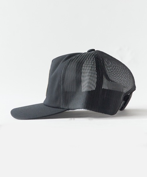 BRIXTON(ブリクストン)の「BRIXTON/ブリクストン HENRY MP TRUCKER ミディアムプロファイル フェルト刺繍 フラットバイザー メッシュ 6Pキャップ スナップバック ストリートメンズ 2026年 夏 夏服(キャップ・メンズ・ブラック/レッド・ONE SIZE)」の9枚目の写真