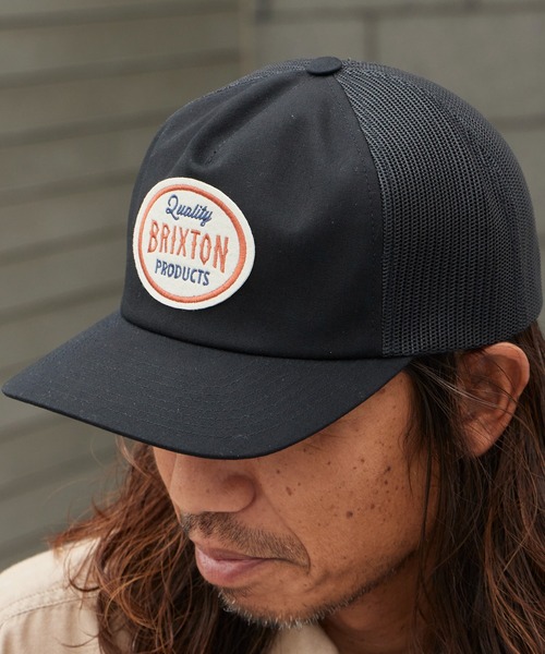 BRIXTON(ブリクストン)の「BRIXTON/ブリクストン HENRY MP TRUCKER ミディアムプロファイル フェルト刺繍 フラットバイザー メッシュ 6Pキャップ スナップバック ストリートメンズ 2026年 夏 夏服(キャップ・メンズ・ブラック/レッド・ONE SIZE)」の13枚目の写真