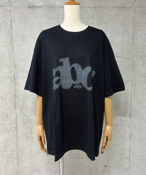 GLAMOROUS JANE(グラマラスジェーン)の「フロントプリントオーバーサイズTシャツ(Tシャツ/カットソー・レディース・ホワイト/ブラック・FREE)」の4枚目の写真