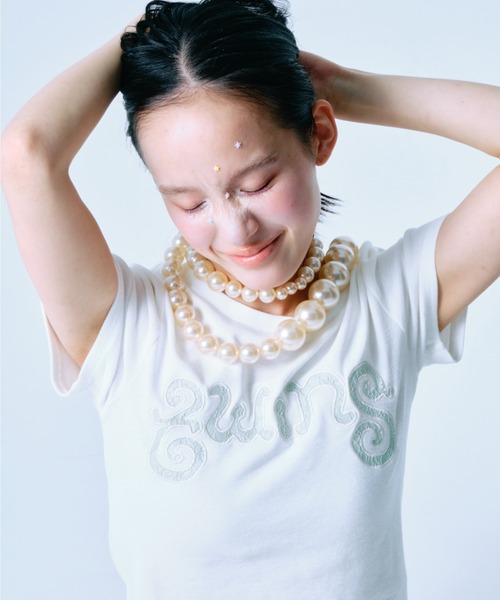 twins（nemne store）（ツインズ）の「Lace twins logo Tee（Tシャツ/カットソー・レディース・White/チャコール・SMALL/MEDIUM）」の6枚目の写真