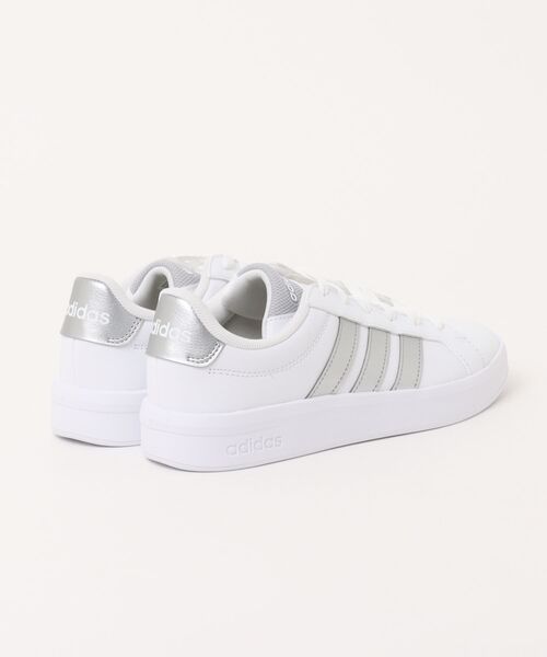 adidas(アディダス)の「【adidas】アディダス GRANDCOURT 3.0J(グランドコート 3.0J)(スニーカー・レディース・ブラック×シルバー/ホワイト×シルバー・25.0cm/24.5cm/24.0cm/23.5cm/23.0cm/22.5cm)」の3枚目の写真