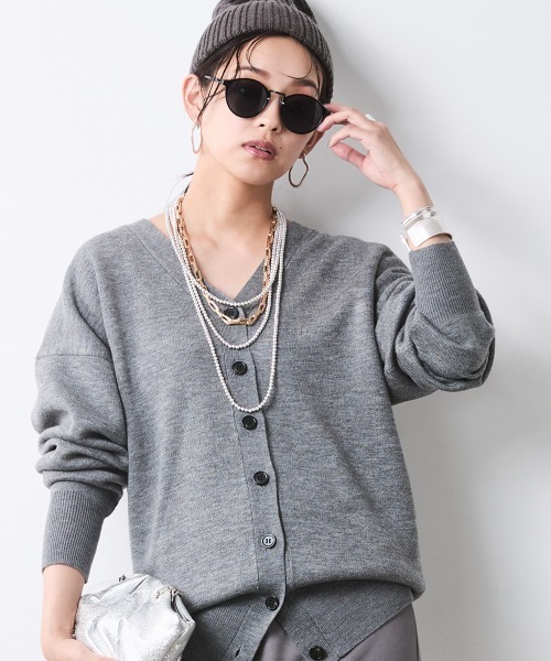 CHIC STYLE(シックスタイル)の「Vネックニットカーディガン<大きいサイズ有>シックスタイル(カーディガン/ボレロ・レディース・グレー/ワイン/ブラック/ライトベージュ・M/3L/LL/L/5L/4L)」の3枚目の写真