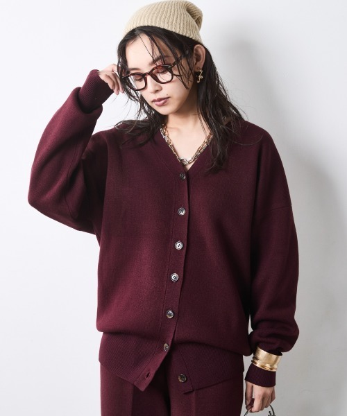 CHIC STYLE(シックスタイル)の「Vネックニットカーディガン<大きいサイズ有>シックスタイル(カーディガン/ボレロ・レディース・グレー/ワイン/ブラック/ライトベージュ・M/3L/LL/L/5L/4L)」の4枚目の写真