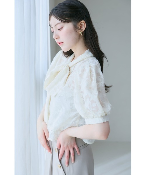 ORGUE（オルグ）の「ジャガードリボンブラウス / 2WAY ボウタイ シアーブラウス（シャツ/ブラウス・レディース・ブラック/サックスブルー/アイボリー・FREE）」の9枚目の写真