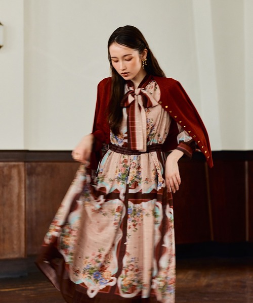 Audie a Muses(オーディアミューズ)の「リボンフレームプリントワンピース(ワンピース・レディース・ブラウン/ネイビー・38/42)」の3枚目の写真