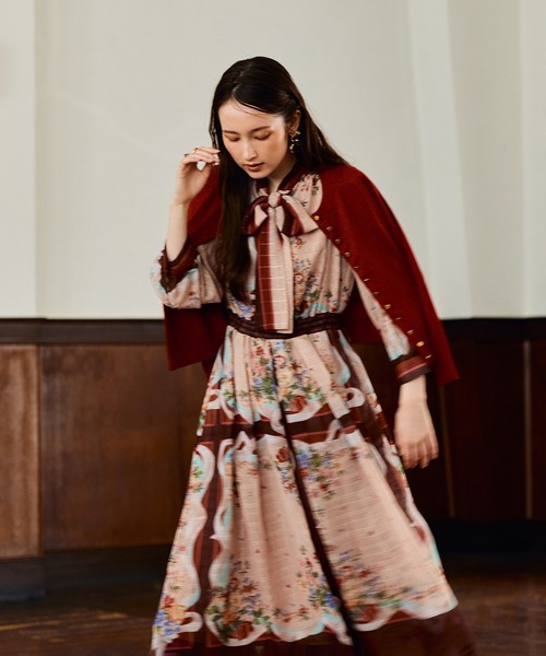 Audie a Muses(オーディアミューズ)の「リボンフレームプリントワンピース(ワンピース・レディース・ブラウン/ネイビー・38/42)」の4枚目の写真